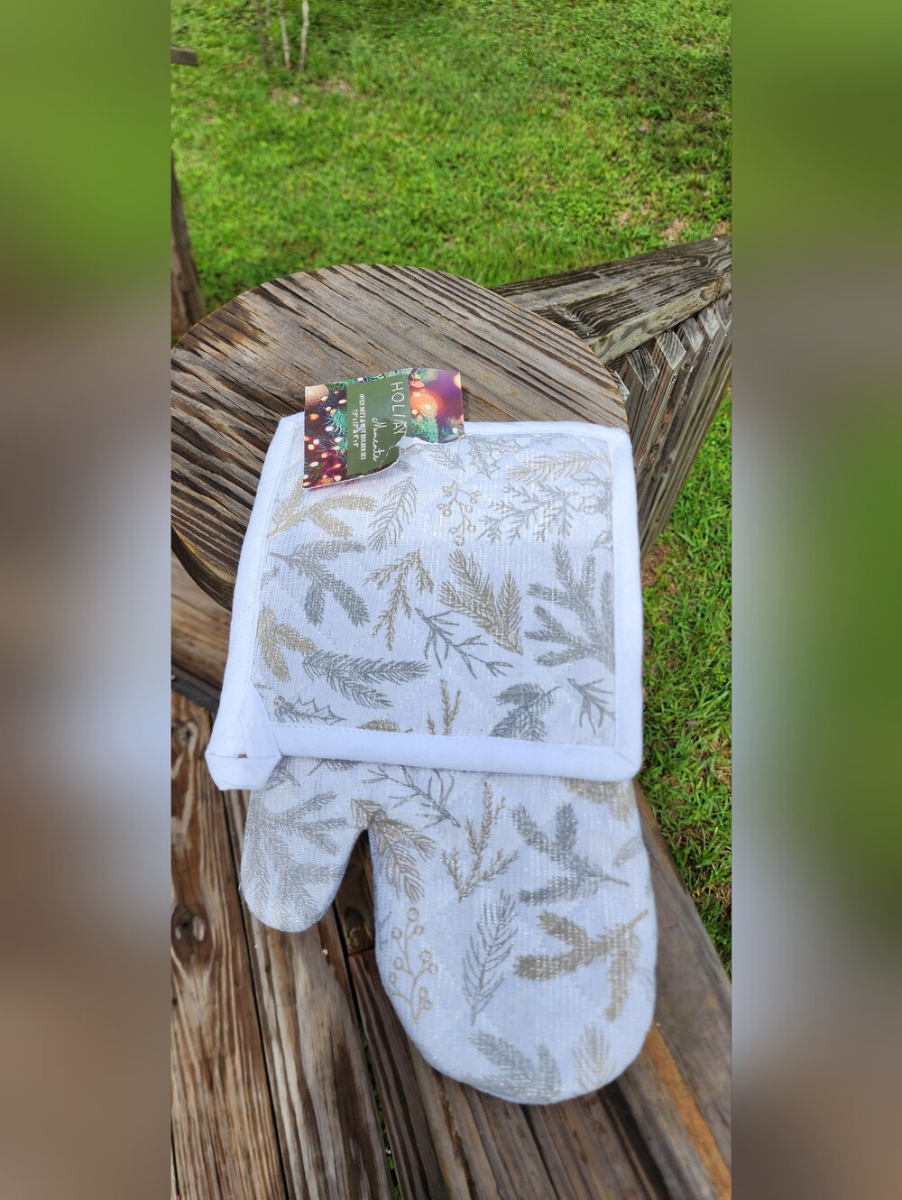 Holiday Pine Branch Oven Mitt and Pot Holder Set - White and Gold